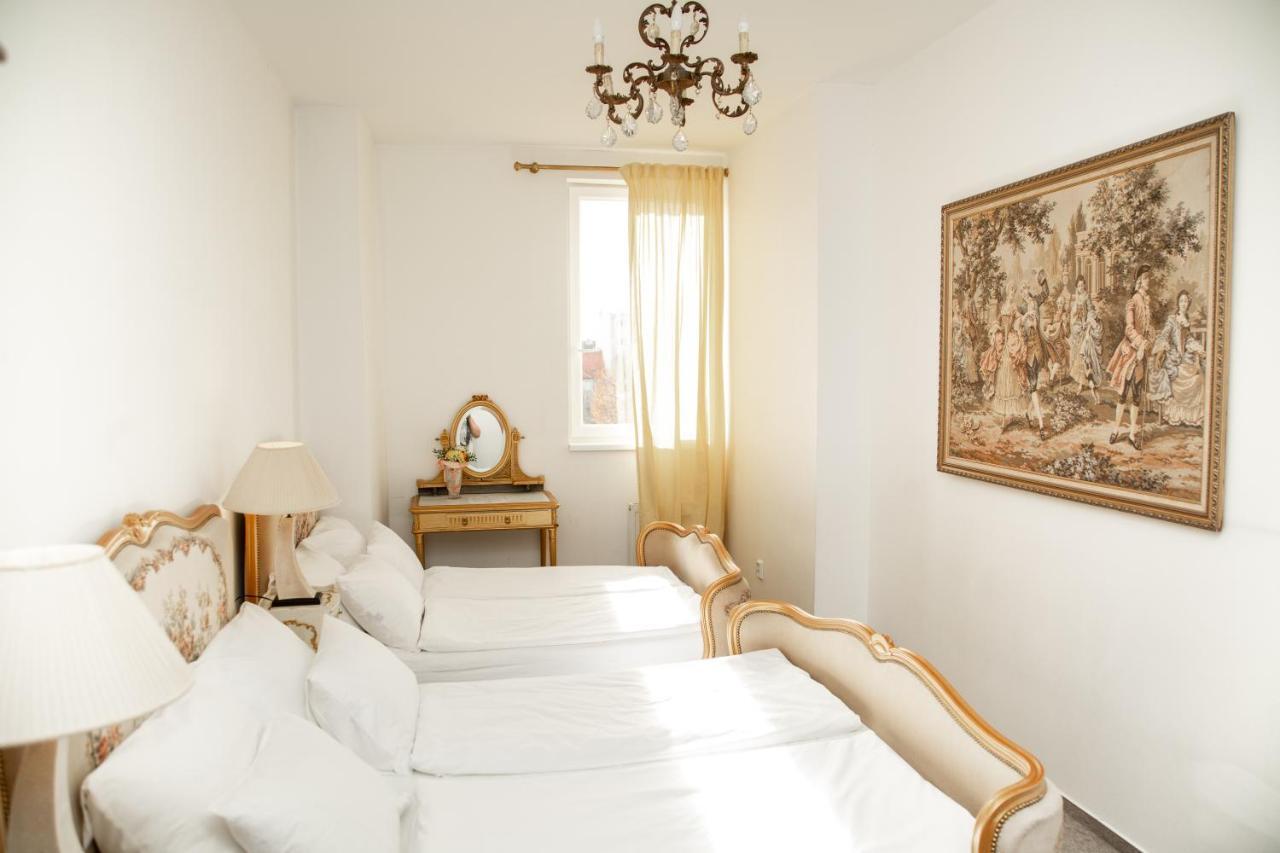 Bank Invest Apartmens - Old Town Praga Exterior foto